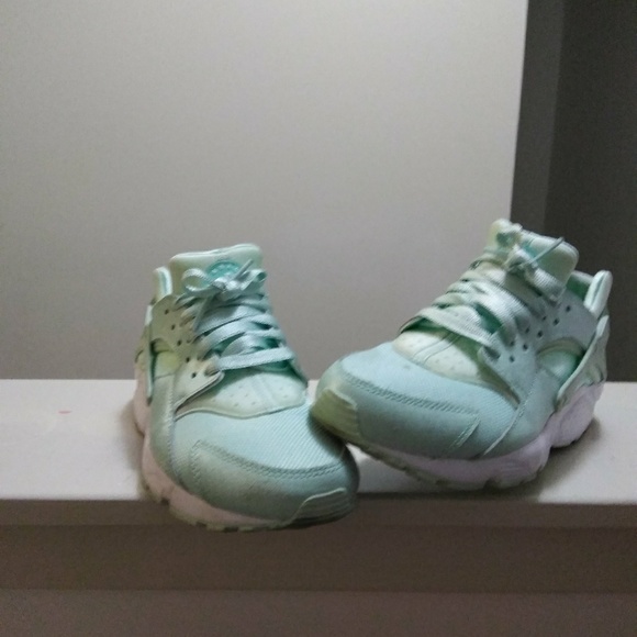 nike huarache light green